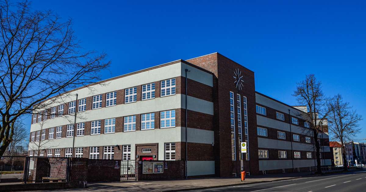 Innerstädtisches Gymnasium in Rostock by Berringer