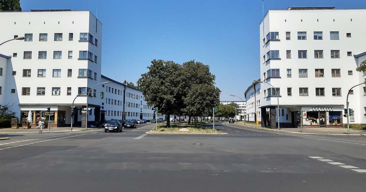 Weiße Stadt in Berlin by Bruno Ahrends et al.