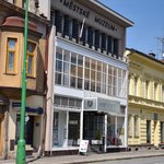 Gallery image of Wenke's department store