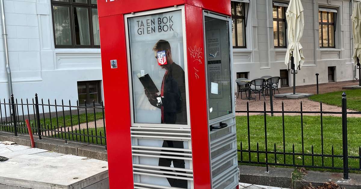 Telephone booth box Telefonkiosk Riks by Georg Fasting
